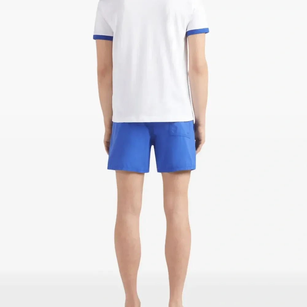 Футболка с логотипом