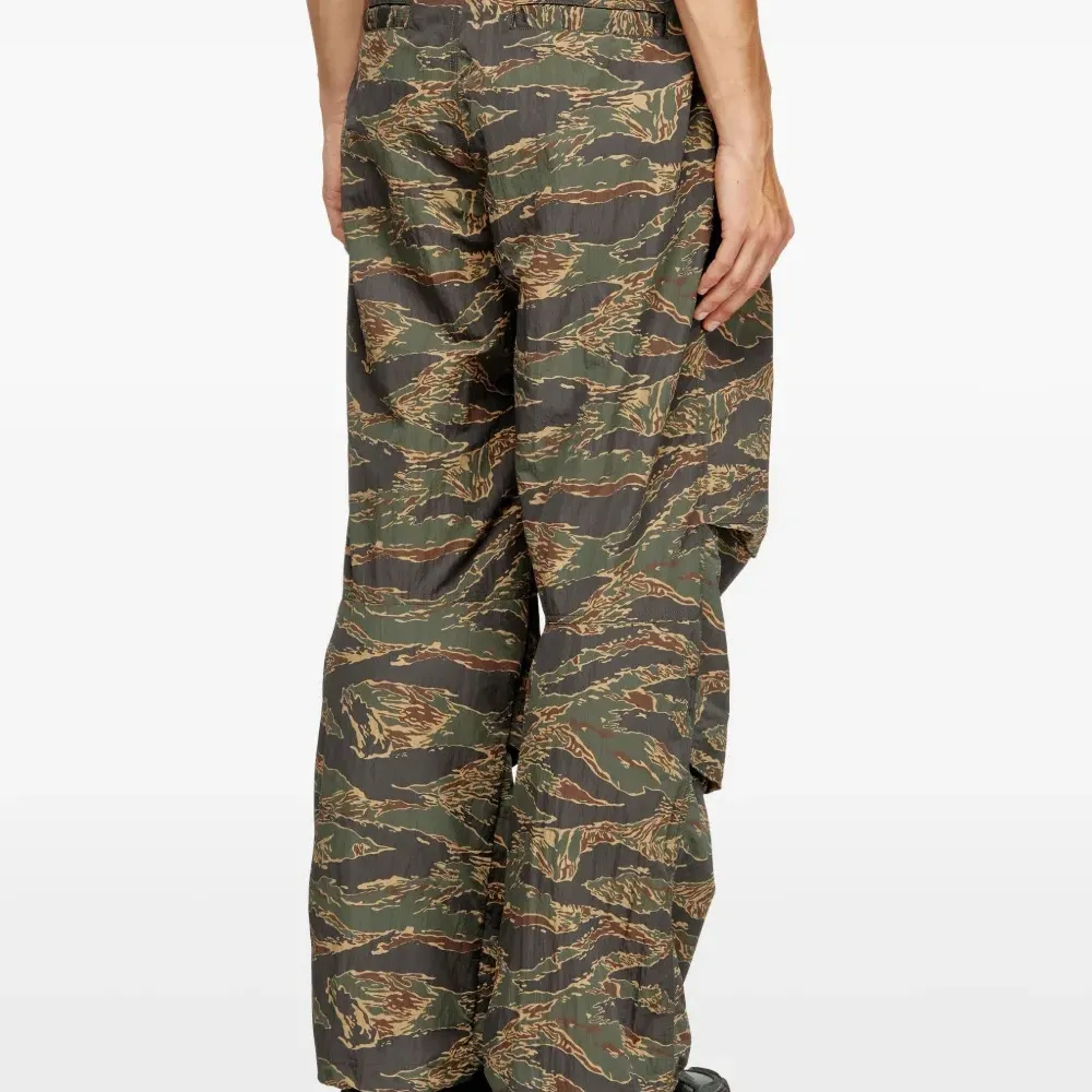 брюки с графичным принтом