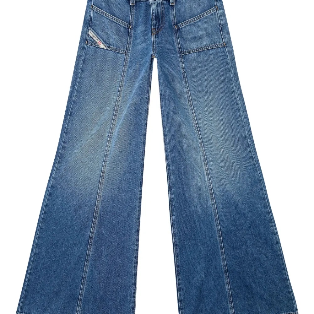 Широкие джинсы D-Akii