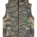 жилет с капюшоном и камуфляжным принтом