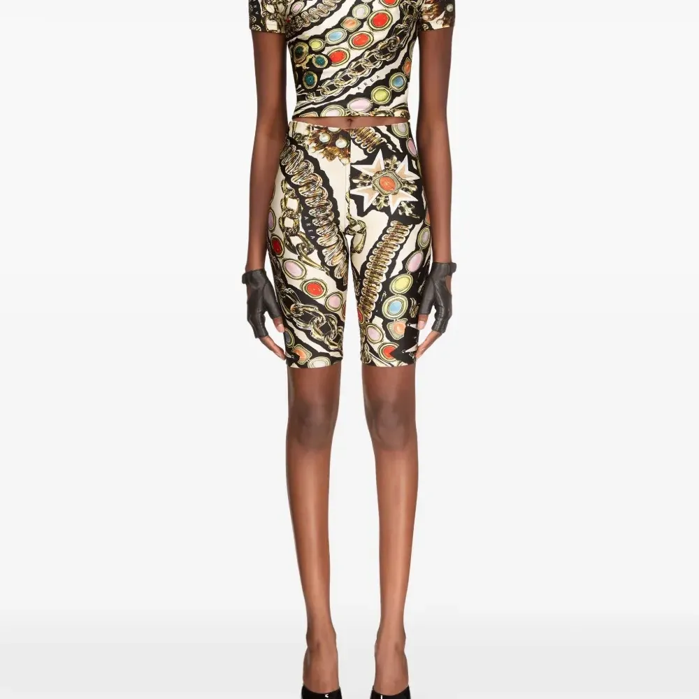 Укороченная футболка с принтом