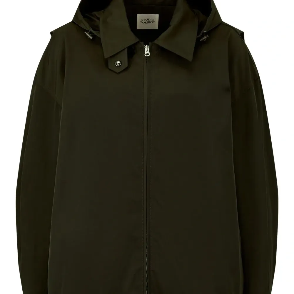 Куртка на молнии с капюшоном