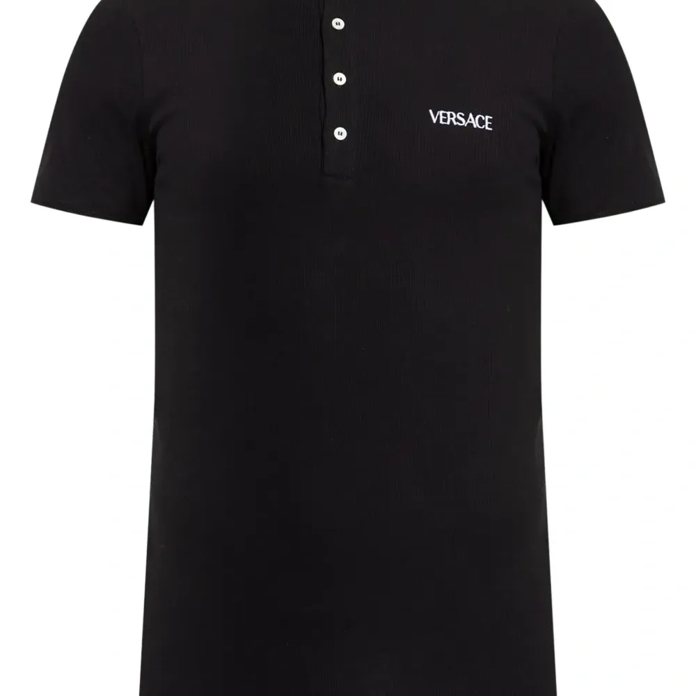 Футболка с вышитым логотипом