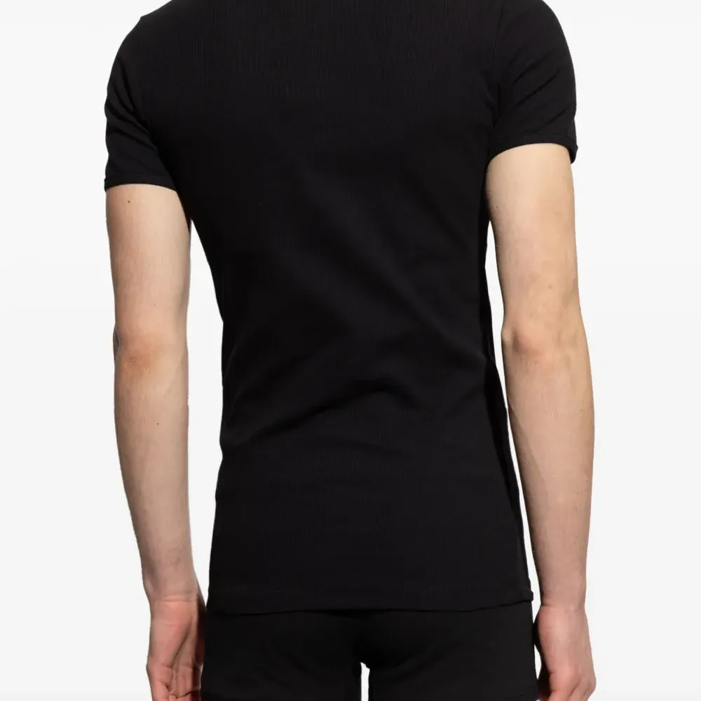 Футболка с вышитым логотипом