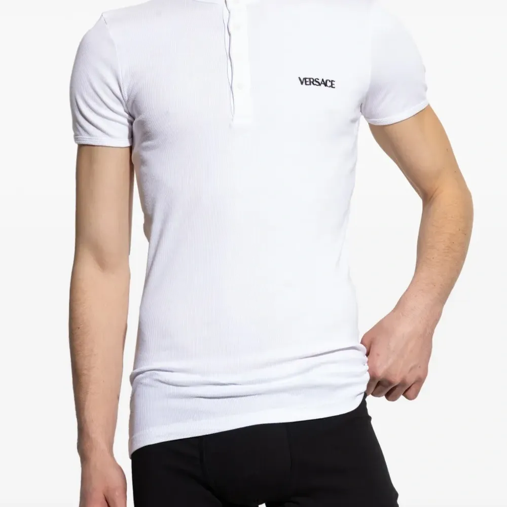 Топ с вышитым логотипом