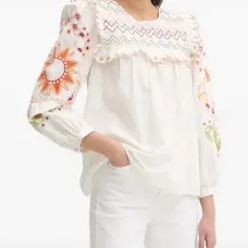 Блузка с оборками и вышивкой