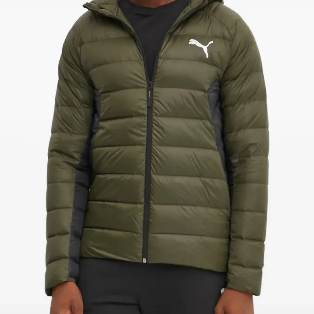 Куртка с капюшоном и утеплённой подкладкой