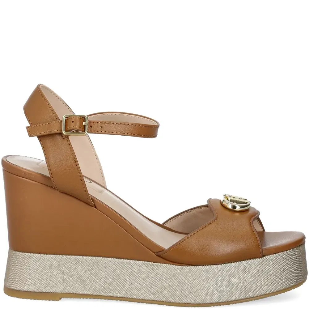 Сандалии на танкетке Сандалии на танкетке