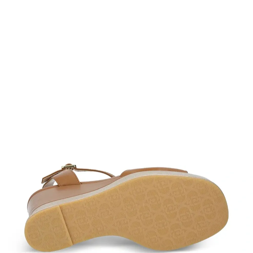 Сандалии на танкетке Сандалии на танкетке