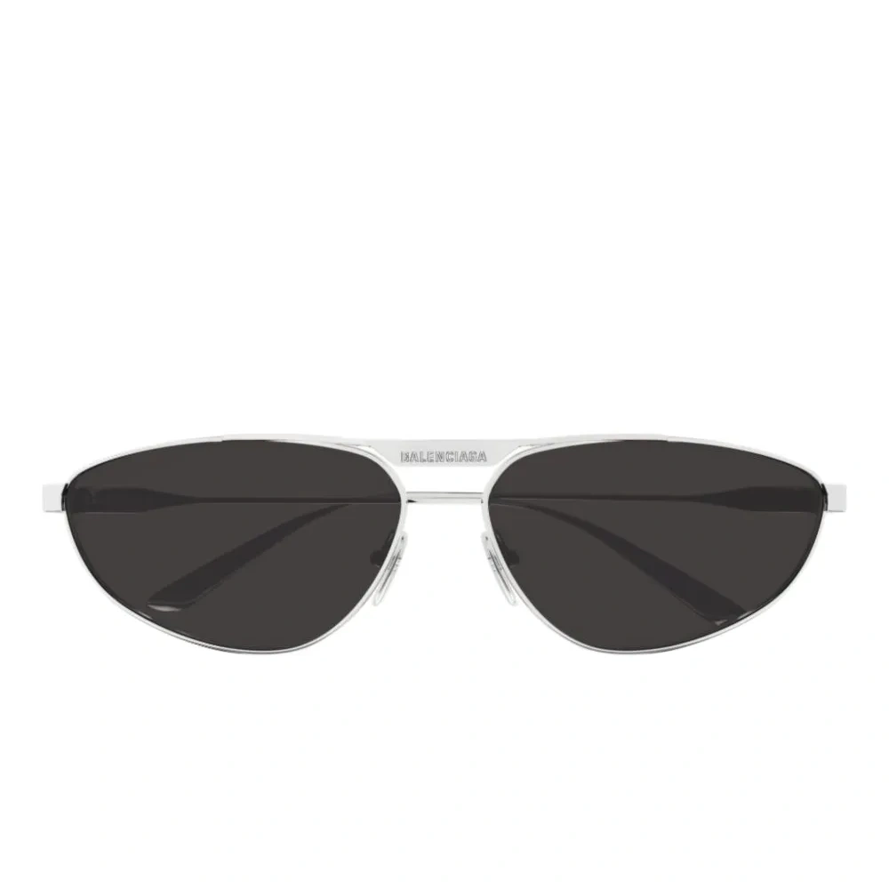 Солнцезащитные очки в оправе 'кошачий глаз' Солнцезащитные очки в оправе 'кошачий глаз'