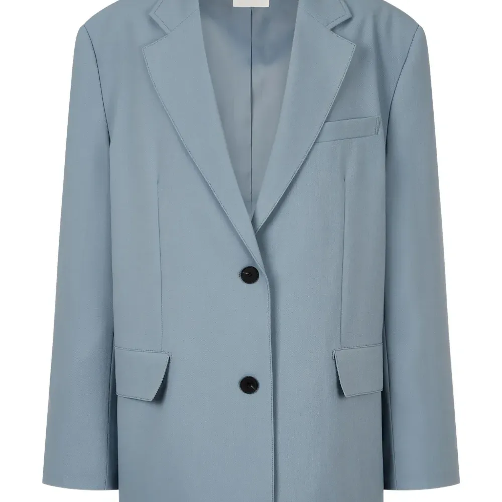 Пиджак строгого кроя