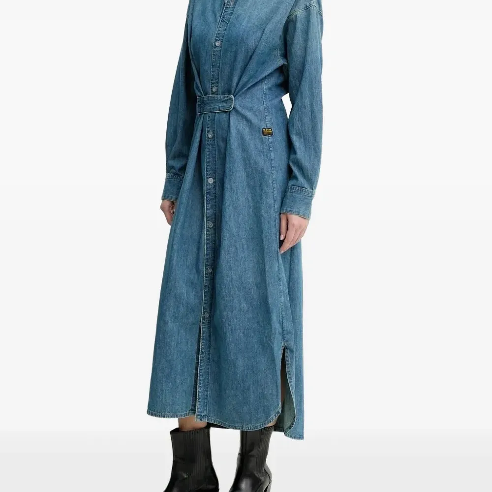 Джинсовое платье-рубашка с поясом