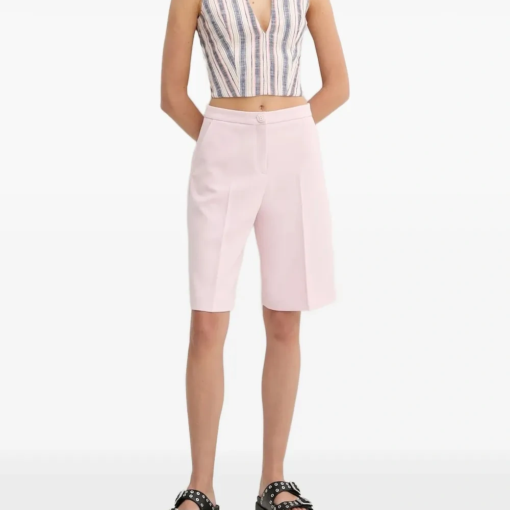 Полосатый топ с V-образным вырезом Полосатый топ с V-образным вырезом