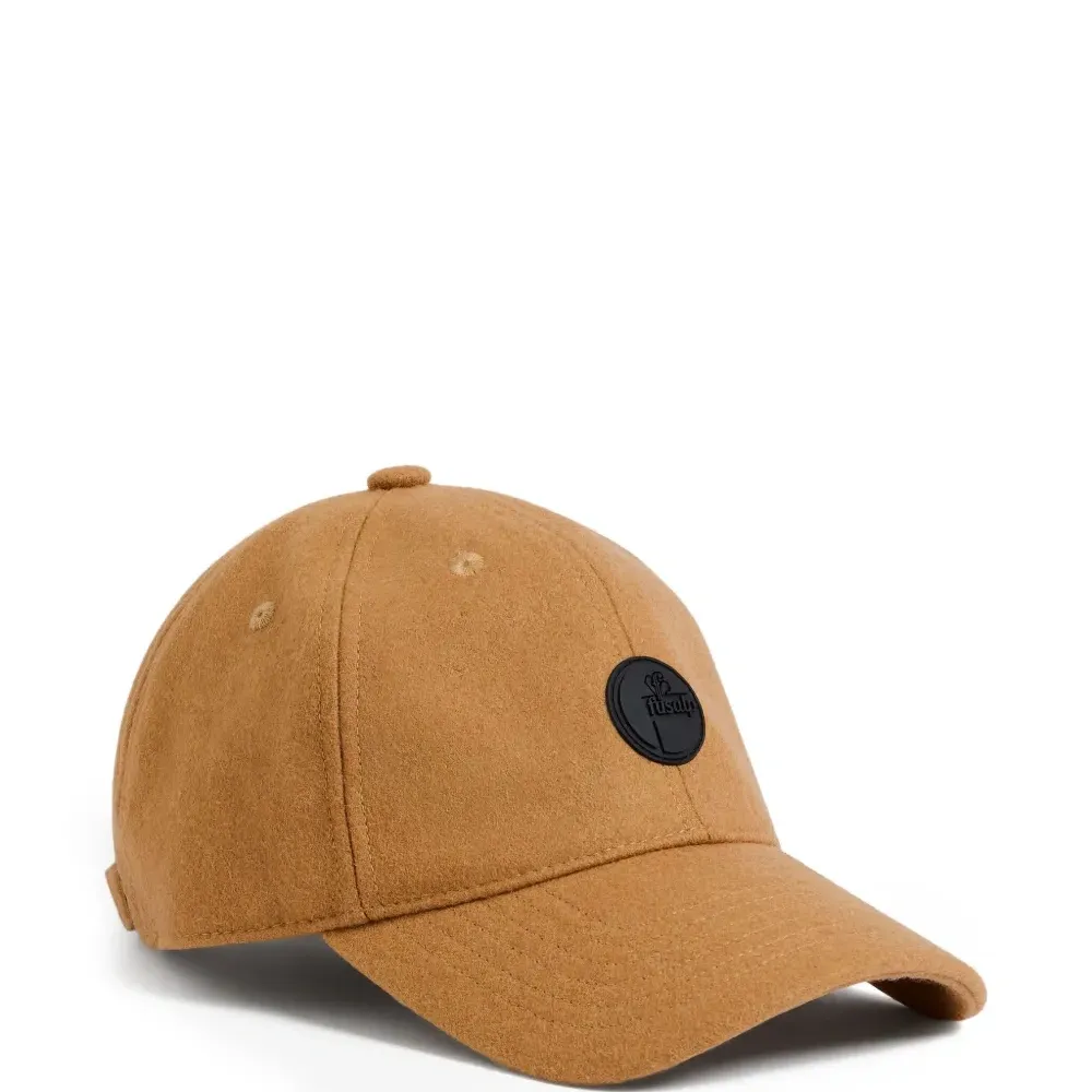 Кепка с логотипом Кепка с логотипом