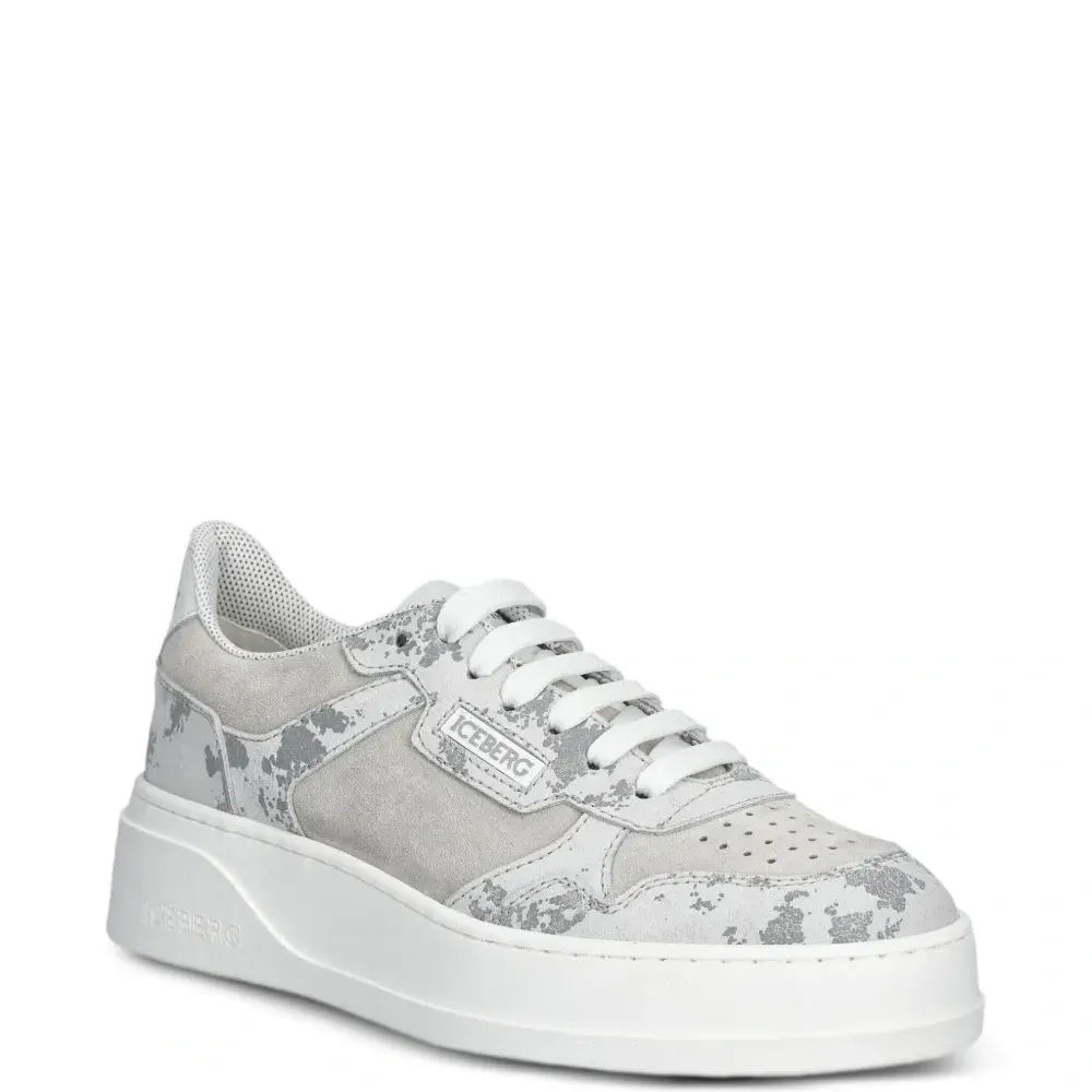 Кроссовки на платформе с камуфляжным принтом