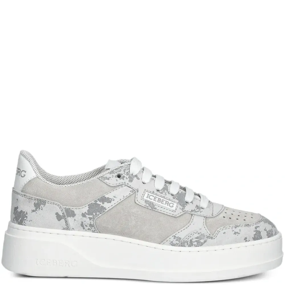 Кроссовки на платформе с камуфляжным принтом