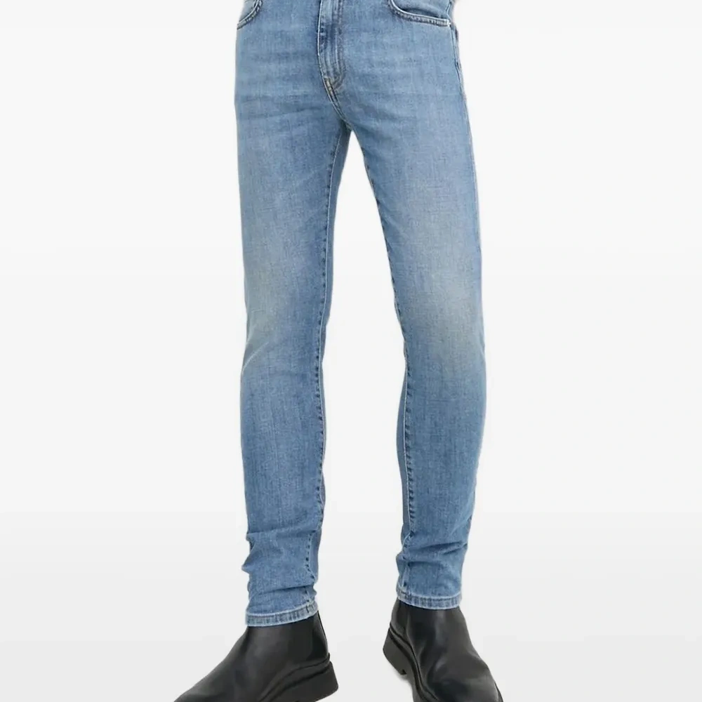 Узкие джинсы Узкие джинсы