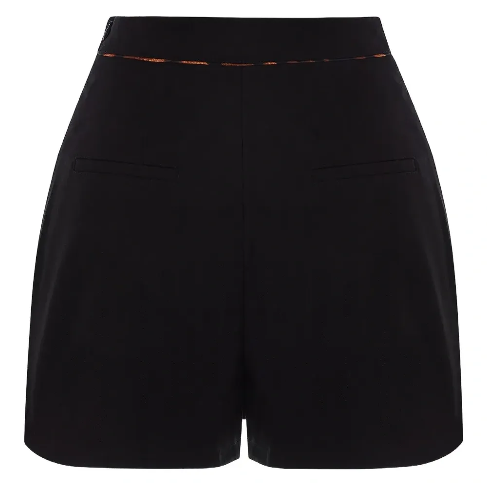 Шорты строгого кроя с завышенной талией