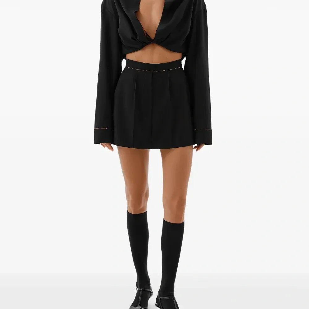 Шорты строгого кроя с завышенной талией