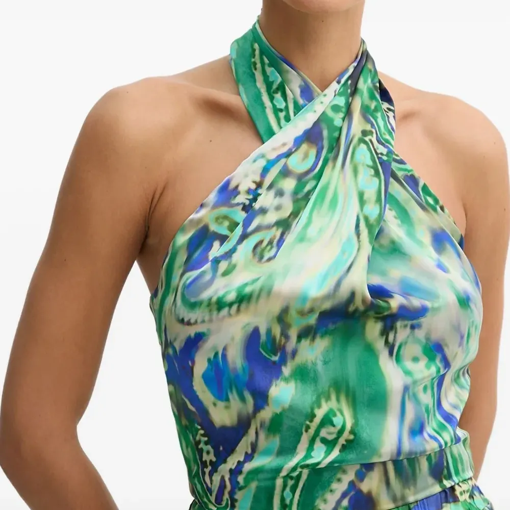 Блузка на шее с узором «пейсли»