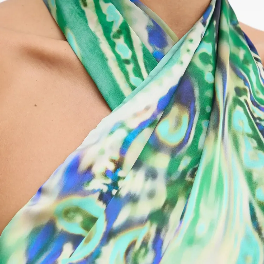 Блузка на шее с узором «пейсли»