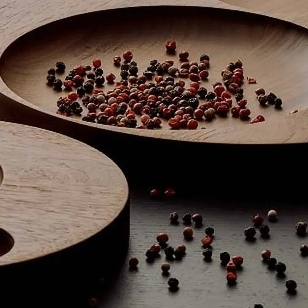 Деревянный поднос с вырезами