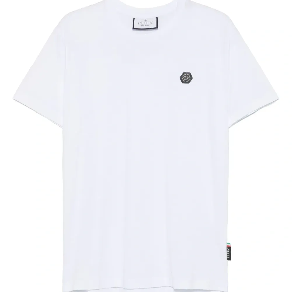 Футболка с нашивкой-логотипом