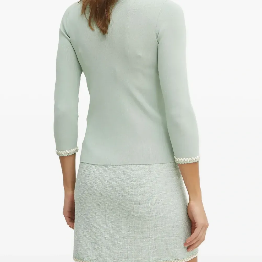 Декорированный топ с рукавами три четверти Декорированный топ с рукавами три четверти