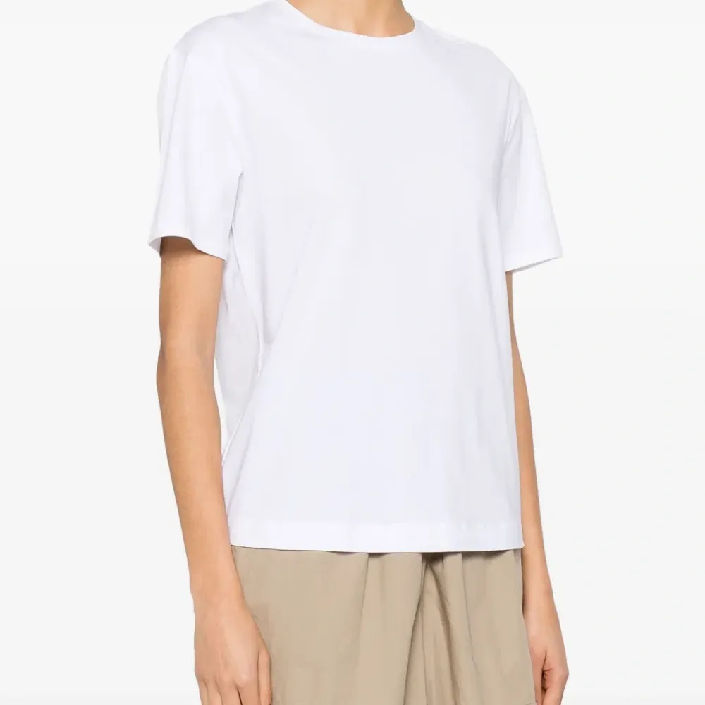 Футболка с круглым вырезом