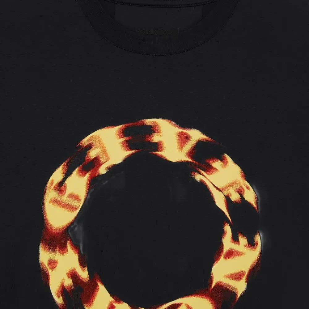 Футболка с графичным принтом Футболка с графичным принтом