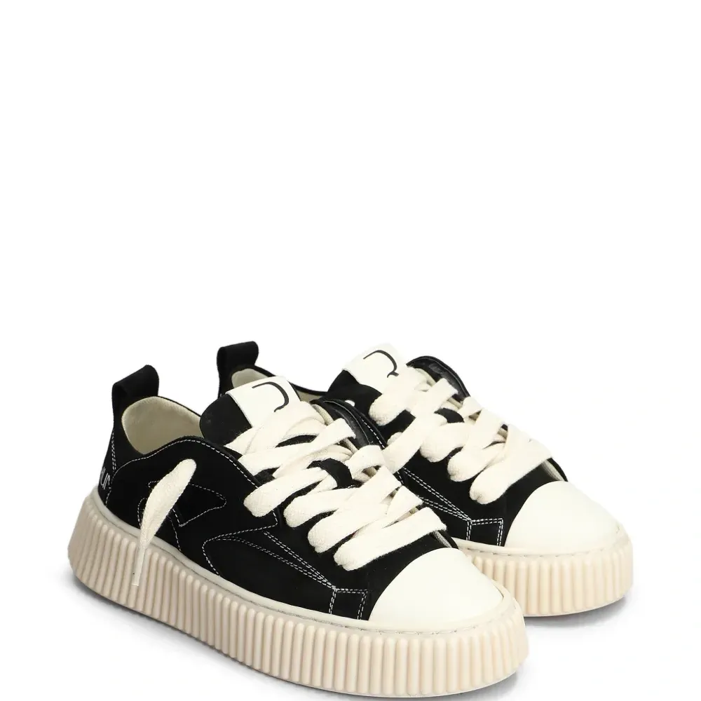 Кожаные кроссовки