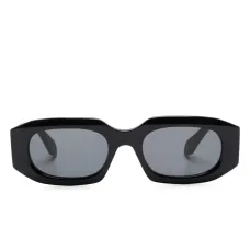 Солнцезащитные очки в геометричной оправе