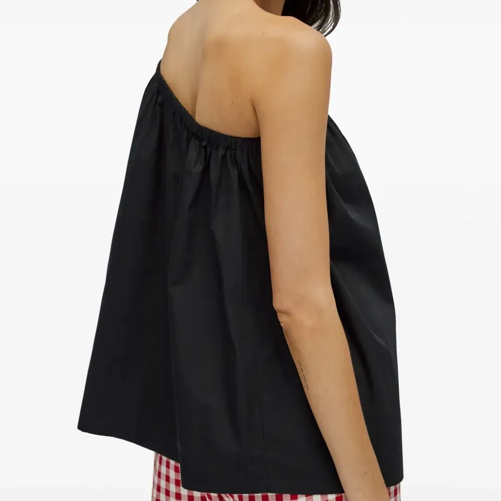 Блузка на одно плечо