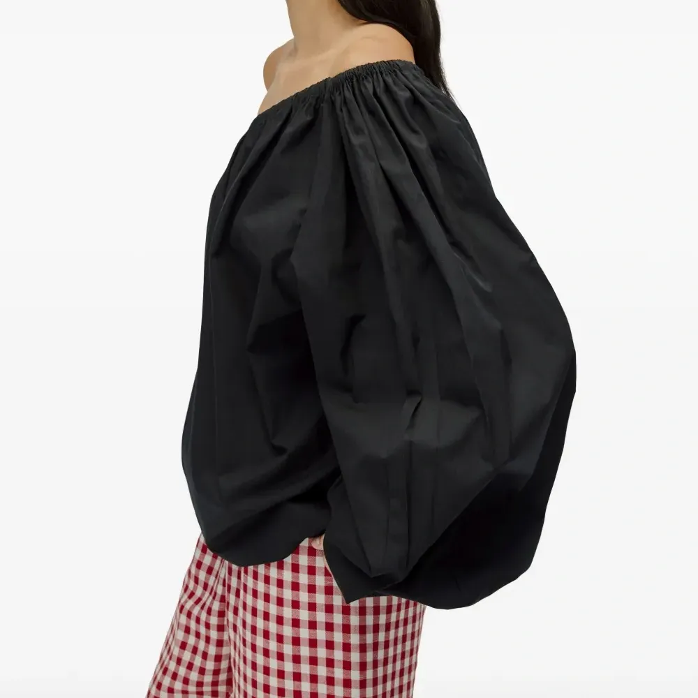 Блузка на одно плечо