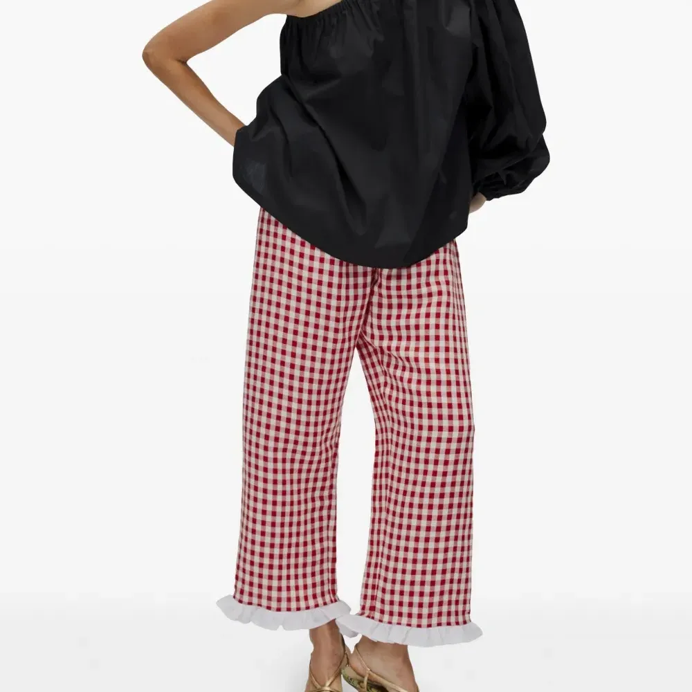 Блузка на одно плечо