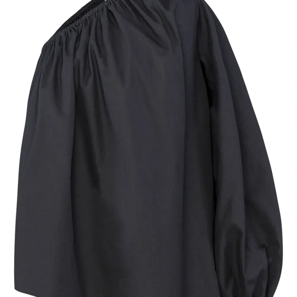 Блузка на одно плечо