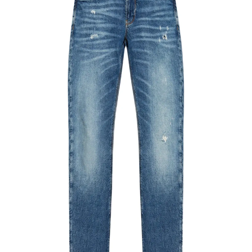 Джинсы с эффектом потертости