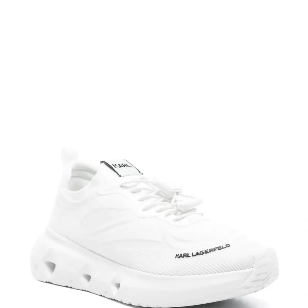 Кроссовки с логотипом