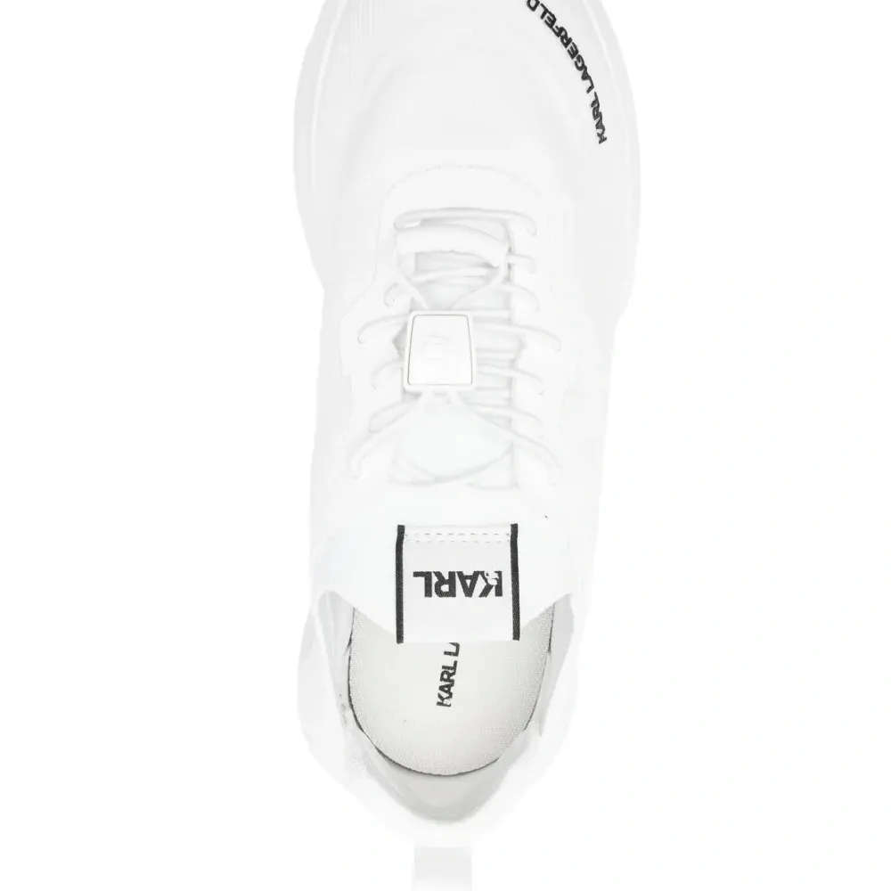 Кроссовки с логотипом