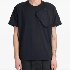 Футболка с карманом на молнии