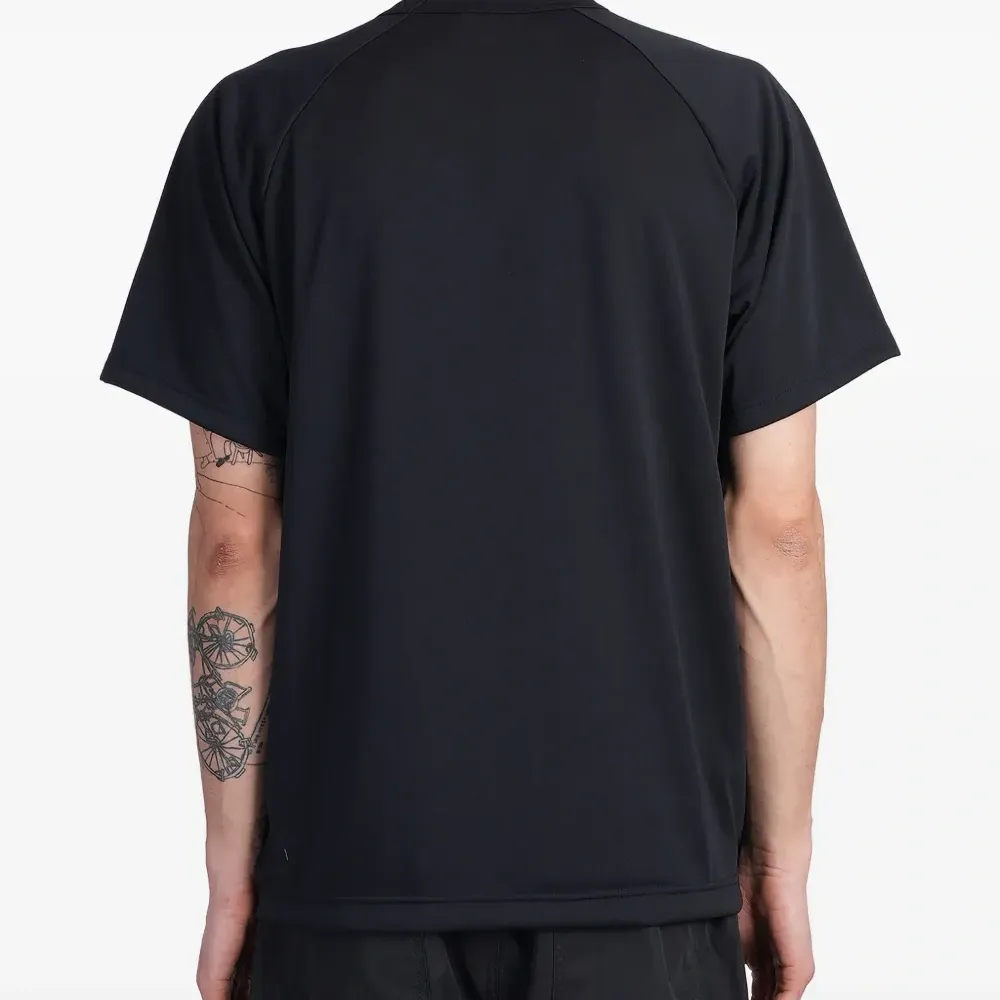 Футболка с карманом на молнии Футболка с карманом на молнии