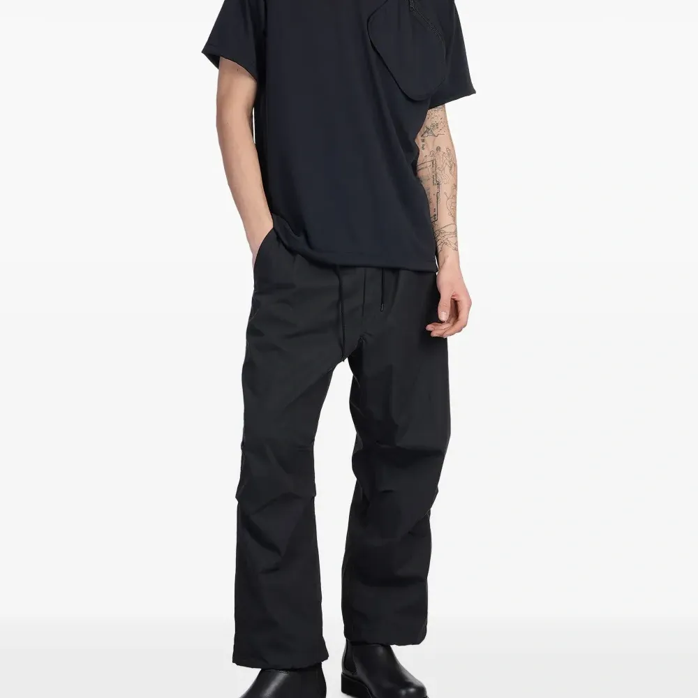 Футболка с карманом на молнии Футболка с карманом на молнии