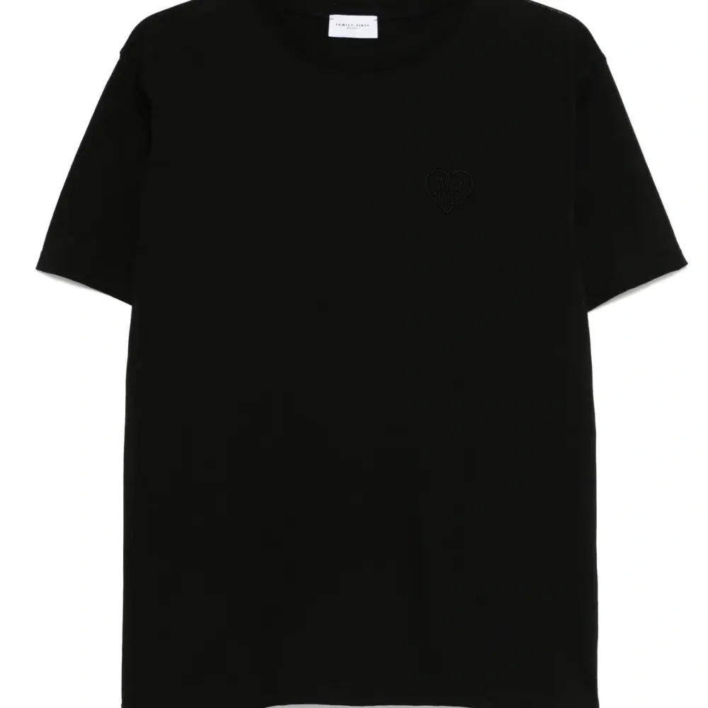 футболка с круглым вырезом