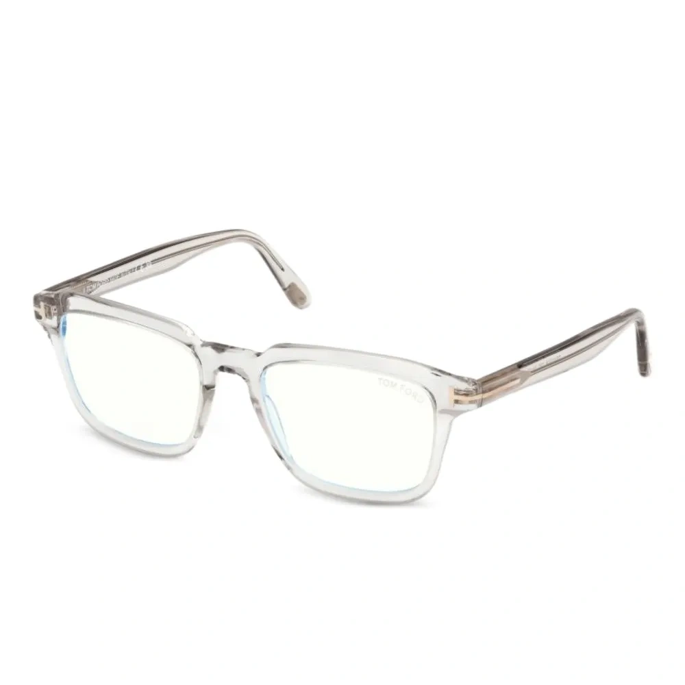 Очки в прямоугольной оправе