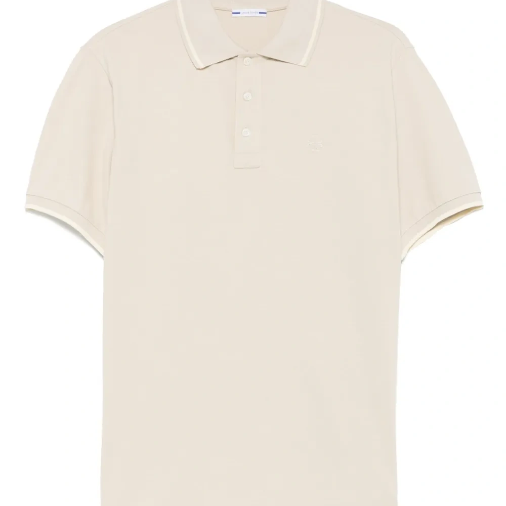 Рубашка поло с вышитым логотипом