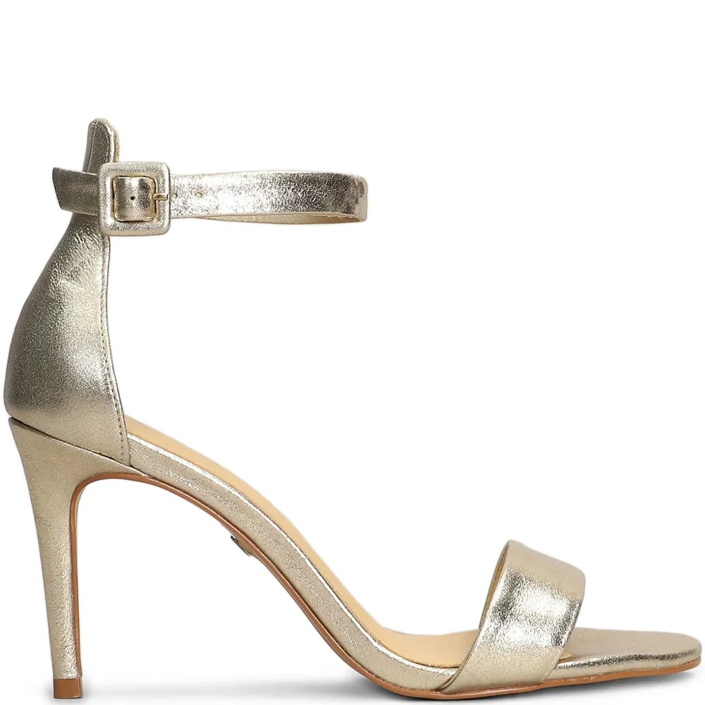 Босоножки на каблуке