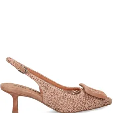 Туфли с ремешком на пятке и отделкой в технике кроше