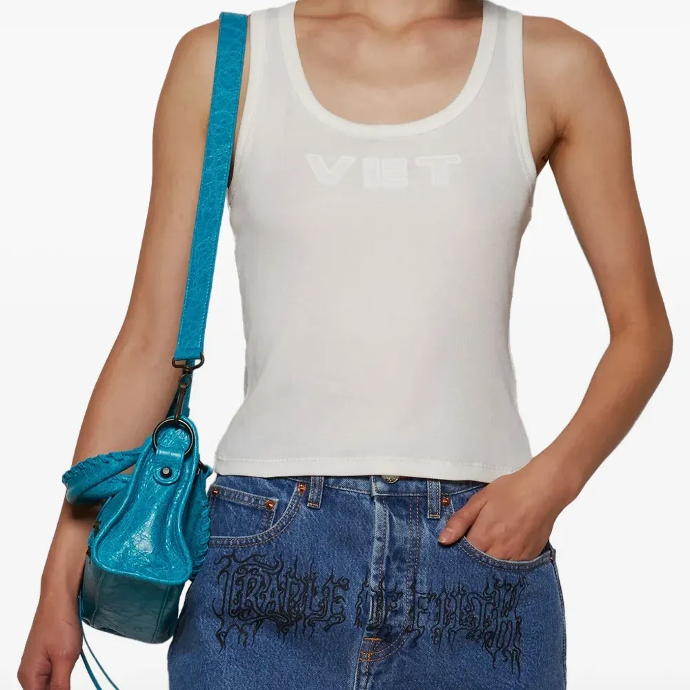 Майка с вышитым логотипом