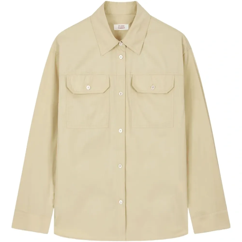 Рубашка с накладными карманами