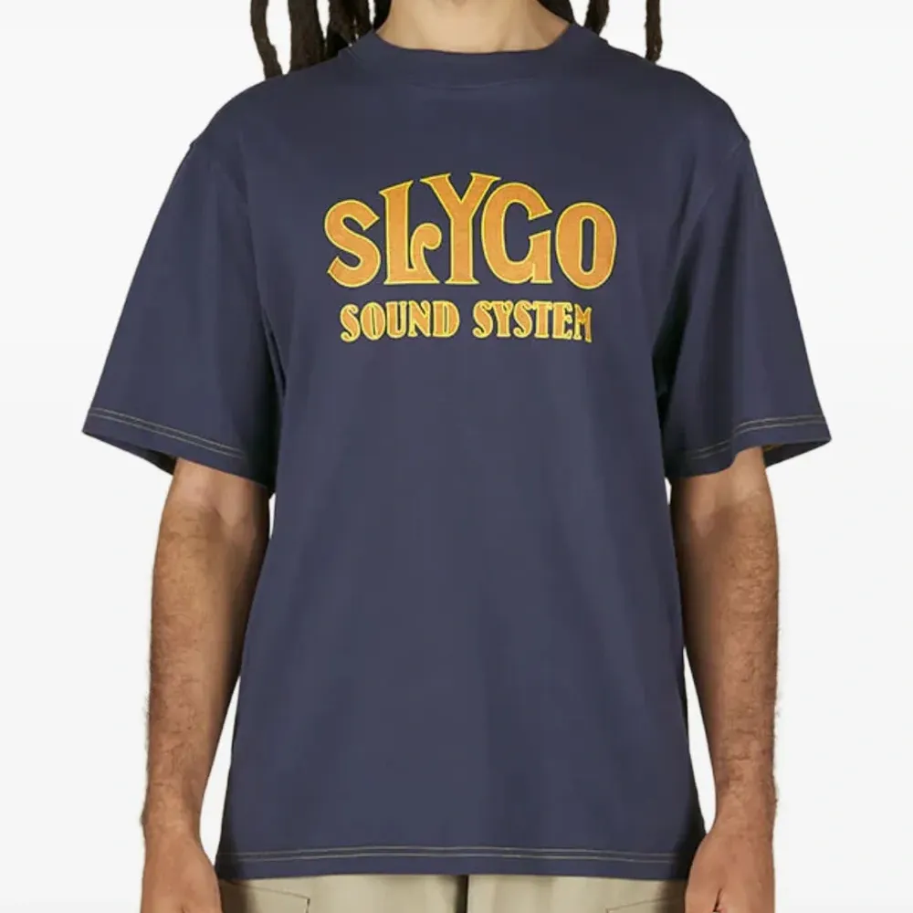 Футболка с надписью Футболка с надписью